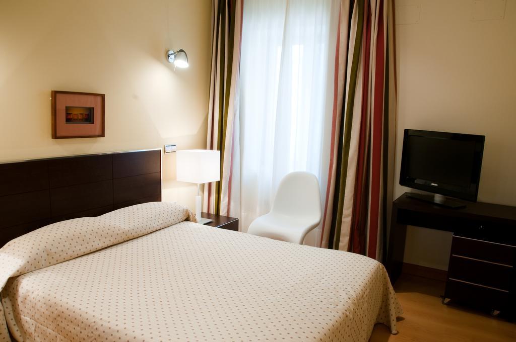 Apartamentos Maria Luisa Бургос Экстерьер фото