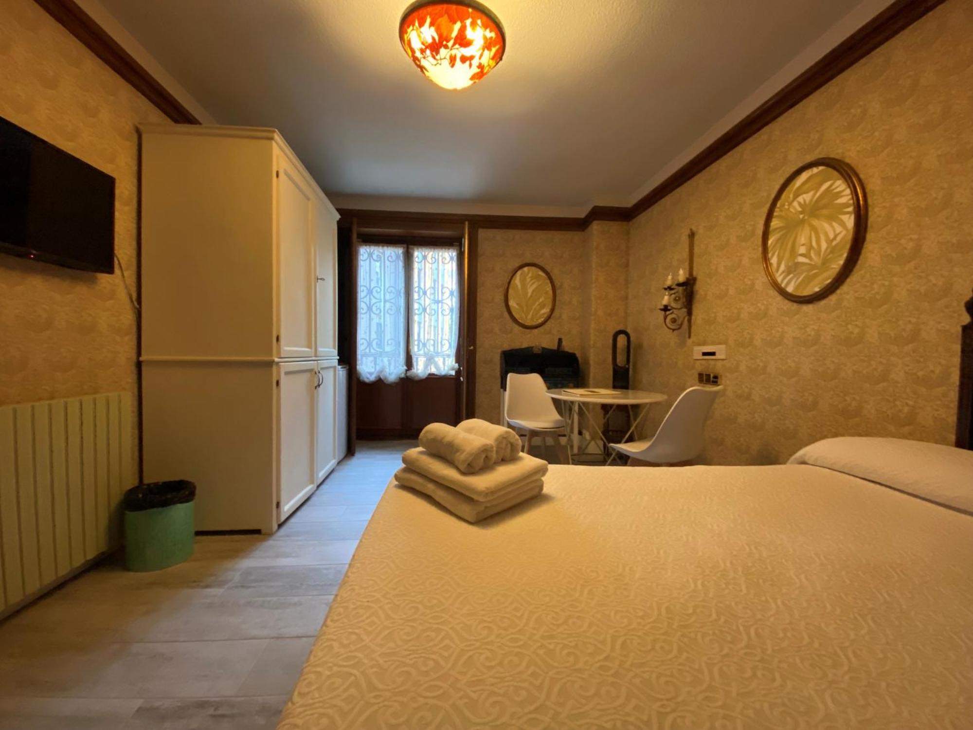 Apartamentos Maria Luisa Бургос Экстерьер фото