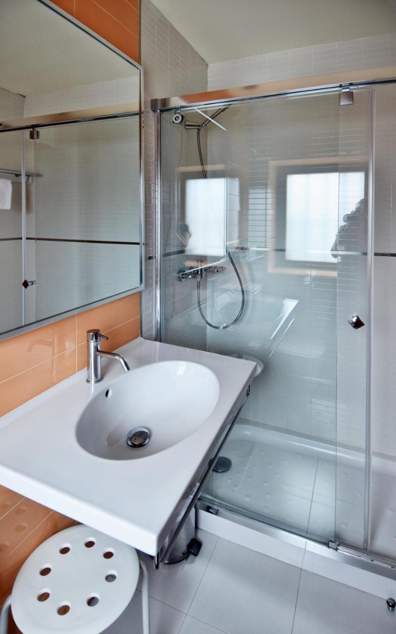 Apartamentos Maria Luisa Бургос Экстерьер фото