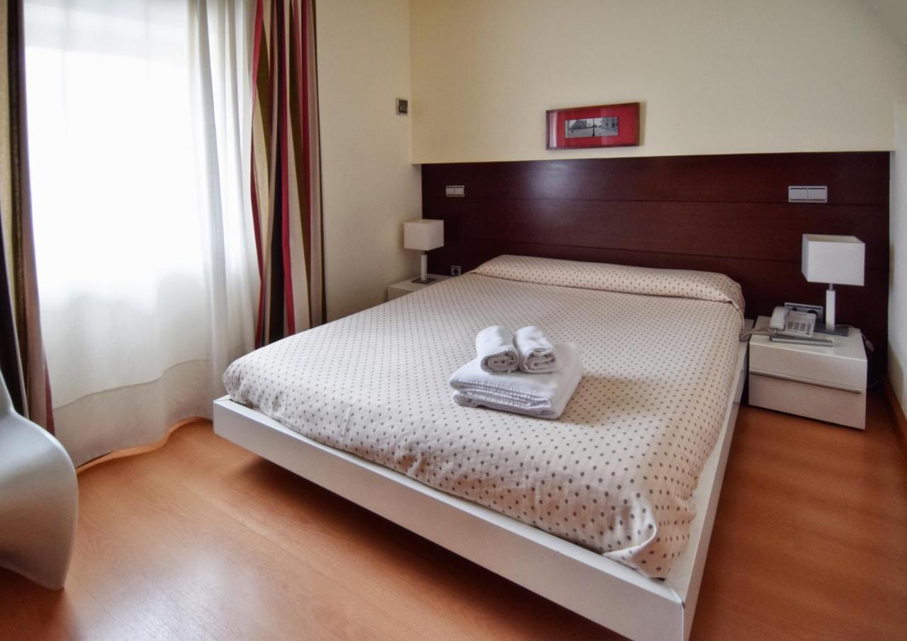Apartamentos Maria Luisa Бургос Экстерьер фото